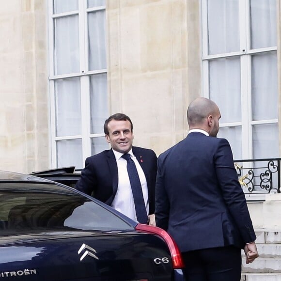 Exclusif - Le président Emmanuel Macron et sa femme Brigitte Macron au palais de l'Elysée. Paris, le 1er décembre 2017. © Stéphane Lemouton / Bestimage