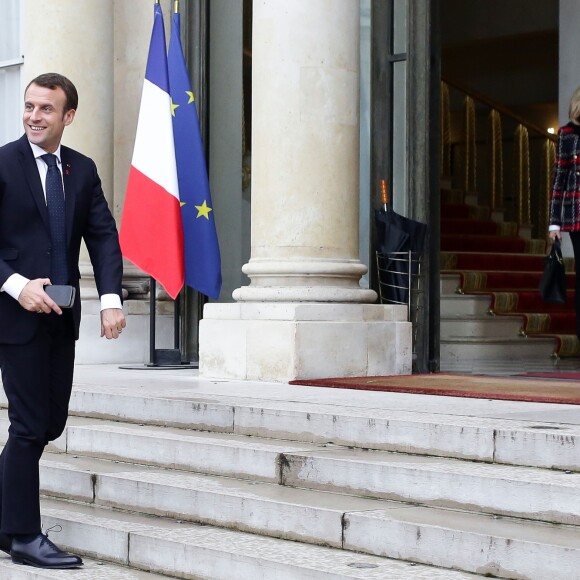 Exclusif - Le président Emmanuel Macron et sa femme Brigitte Macron au palais de l'Elysée. Paris, le 1er décembre 2017. © Stéphane Lemouton / Bestimage