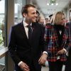 Le président Emmanuel Macron et son épouse Brigitte Macron visitent le centre hospitalier Delafontaine à Saint-Denis. Le 1er décembre 2017. © Stéphane Lemouton / Bestimage