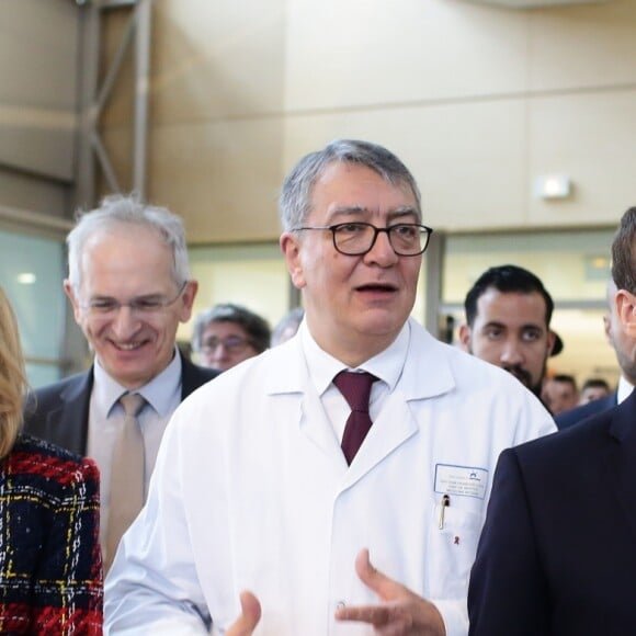 Le président Emmanuel Macron et son épouse Brigitte Macron visitent le centre hospitalier Delafontaine à Saint-Denis. Le 1er décembre 2017. © Stéphane Lemouton / Bestimage