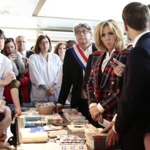 Le président Emmanuel Macron et son épouse Brigitte Macron visitent le centre hospitalier Delafontaine à Saint-Denis. Le 1er décembre 2017. © Stéphane Lemouton / Bestimage