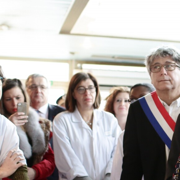 Le président Emmanuel Macron et son épouse Brigitte Macron visitent le centre hospitalier Delafontaine à Saint-Denis. Le 1er décembre 2017. © Stéphane Lemouton / Bestimage