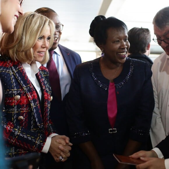 Le président Emmanuel Macron et son épouse Brigitte Macron visitent le centre hospitalier Delafontaine à Saint-Denis. Le 1er décembre 2017. © Stéphane Lemouton / Bestimage