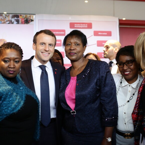 Le président Emmanuel Macron et son épouse Brigitte Macron visitent le centre hospitalier Delafontaine à Saint-Denis. Le 1er décembre 2017. © Stéphane Lemouton / Bestimage
