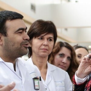 Le président Emmanuel Macron et son épouse Brigitte Macron visitent le centre hospitalier Delafontaine à Saint-Denis. Le 1er décembre 2017. © Stéphane Lemouton / Bestimage