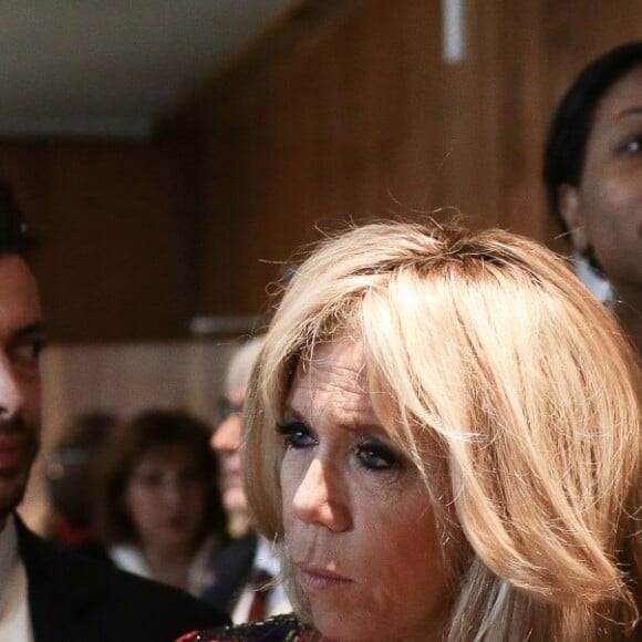 Le président Emmanuel Macron et son épouse Brigitte Macron visitent le centre hospitalier Delafontaine à Saint-Denis. Le 1er décembre 2017. © Stéphane Lemouton / Bestimage