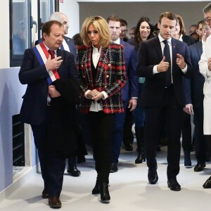 Le président Emmanuel Macron et son épouse Brigitte Macron visitent le centre hospitalier Delafontaine à Saint-Denis. Le 1er décembre 2017. © Stéphane Lemouton / Bestimage