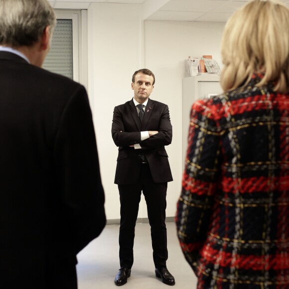 Le président Emmanuel Macron et son épouse Brigitte Macron visitent le centre hospitalier Delafontaine à Saint-Denis. Le 1er décembre 2017. © Stéphane Lemouton / Bestimage
