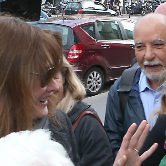 Carla Bruni Sarkozy, Line Renaud, Tahar Ben Jelloun et Valérie Trierweiler - Marche de femmes, place du Torcadéro, à l'initiative de l'écrivain Amanda Sthers pour appeler à la libération de jeunes filles enlevées par le groupe Boko Haram au Nigéria. Paris le 13 mai 2014