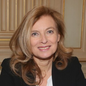 Semi-Exclusif - Valérie Trierweiler - Salon du livre 2017 du 16ème arrondissement à la mairie du 16ème arrondissement de Paris, le 2 décembre 2017.