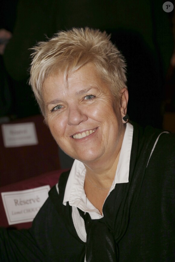Mimie Mathy lors de la réception organisée en l'honneur de l'entrée de Nikos Aliagas au musée Grévin. Paris, le 7 décembre 2016. © Christophe Aubert via Bestimage