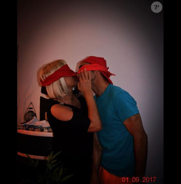 Sébastien (Koh-Lanta Fidji) prend la pose avec sa femme sur les réseaux sociaux.