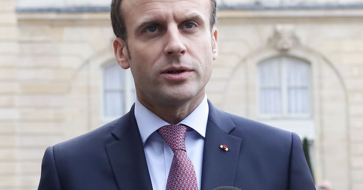 Le Président de la République, Emmanuel Macron raccompagne ...