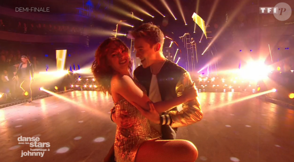 Lenni-Kim et Marie Denigot lors de la demi-finale de "Danse avec les stars 8" (TF1) samedi 9 décembre 2017.