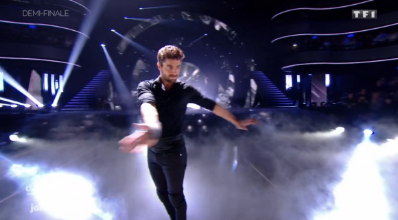 Agustin Galiana lors du prime de demi-finale de "Danse avec les stars 8" (TF1), le 9 décembre 2017.