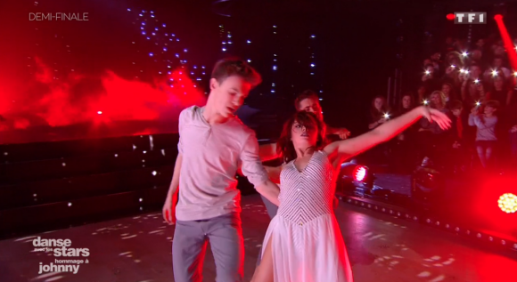 Lenni-Kim et Marie Denigot lors du prime de demi-finale de "Danse avec les stars 8" (TF1) le 9 décembre 2017.