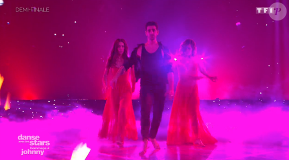 Tatiana Silva, Christophe Licata et Fauve Hautot lors du prime de demi-finale de "Danse avec les stars 8" (TF1) le 9 décembre 2017.