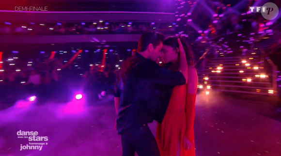 Tatiana Silva, Christophe Licata et Fauve Hautot lors du prime de demi-finale de "Danse avec les stars 8" (TF1) le 9 décembre 2017.