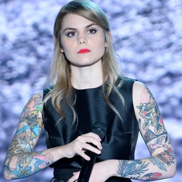 Coeur de Pirate (Béatrice Martin) - Enregistrement de l'émission "Vivement Dimanche" le 1er octobre 2014 au Studio Gabriel à Paris, pour une diffusion le 5 octobre 2014.