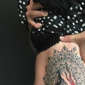 Le tatouage imposant de Coeur de pirate, 2017