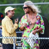 Matthew McConaughey s'éclate avec Zac Efron... et des bimbos aux seins nus