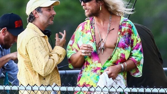 Matthew McConaughey s'éclate avec Zac Efron... et des bimbos aux seins nus