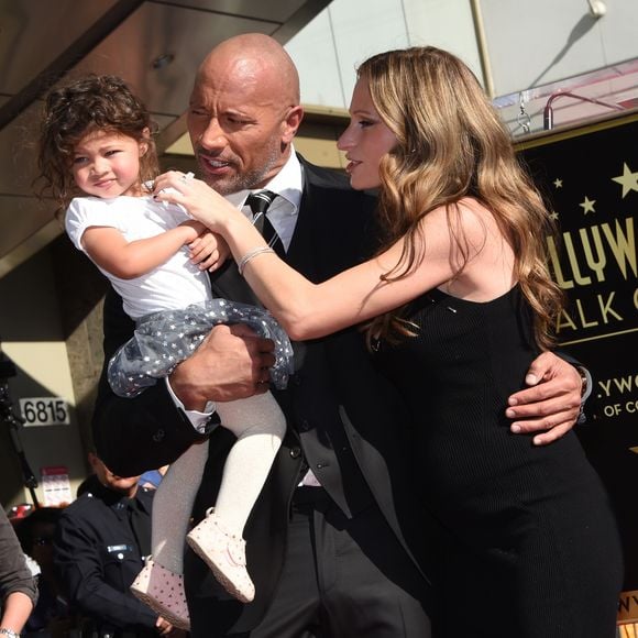 Dwayne Johnson avec sa femme Lauren Hashian et sa fille Jasmine - Dwayne Johnson reçoit son étoile sur le walk of Fame à Hollywood, le 13 décembre 2017