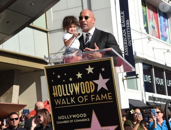 Dwayne Johnson et sa fille Jasmine - Dwayne Johnson reçoit son étoile sur le walk of Fame à Hollywood, le 13 décembre 2017