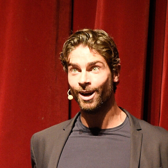 Tom Leeb en première partie de la générale du spectacle "Michel Leeb - 40 ans !" au Casino de Paris le 14 décembre 2017. © Coadic Guirec/Bestimage