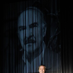 Michel Leeb sur la scène du Casino de Paris lors de la générale de son spectacle "Michel Leeb - 40 ans !" à Paris le 14 décembre 2017. © Coadic Guirec/Bestimage