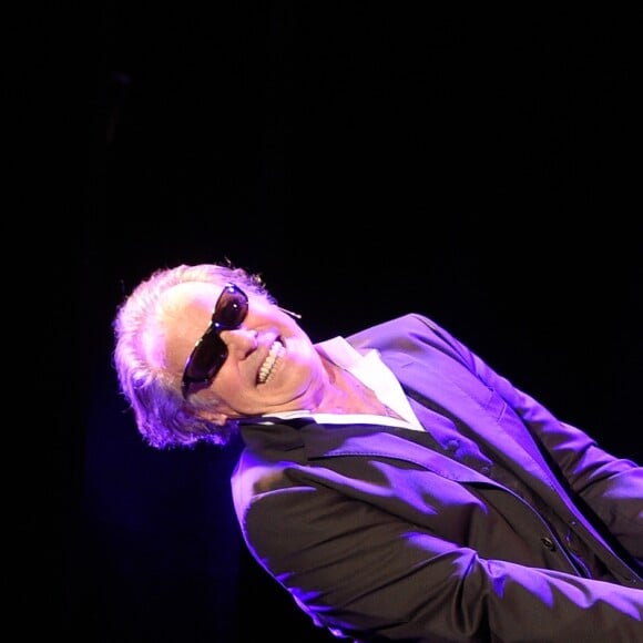 Michel Leeb sur la scène du Casino de Paris lors de la générale de son spectacle "Michel Leeb - 40 ans !" à Paris le 14 décembre 2017. © Coadic Guirec/Bestimage