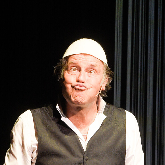 Michel Leeb sur la scène du Casino de Paris lors de la générale de son spectacle "Michel Leeb - 40 ans !" à Paris le 14 décembre 2017. © Coadic Guirec/Bestimage