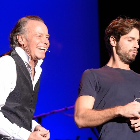Michel Leeb avec son fils Tom Leeb sur la scène du Casino de Paris lors de la générale de son spectacle "Michel Leeb - 40 ans !" à Paris le 14 décembre 2017. © Coadic Guirec/Bestimage
