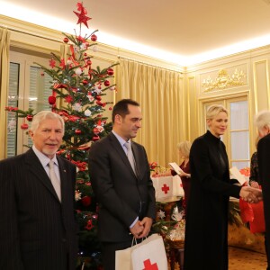 Semi-Exclusif - La princesse Charlene de Monaco lors de la traditionnelle remise de cadeaux de Noël aux personnes âgées monégasques au siège de la Croix Rouge de Monaco le 15 décembre 2017. © Claudia Albuquerque / Bestimage