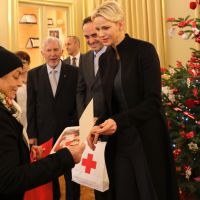 Charlene de Monaco: Élégante Mère Noël pour les aînés, avec la photo des jumeaux