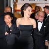 Angelina Jolie à la sortie du Cipriani Wall Street avec ses enfants Shiloh, Zahara, Pax et Knox à New York, le 15 décembre 2017
