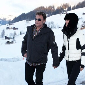 Johnny Hallyday et Laeticia très heureux à Gstaad, le 23 décembre 2011.