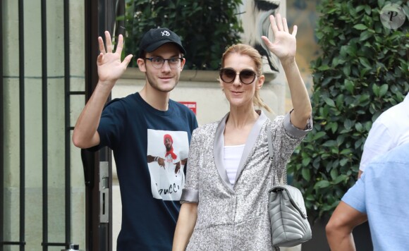 Céline Dion et son fils René-Charles quittent l'hôtel Royal Monceau et se rendent chez Louis Vuitton sur les Champs-Elysées, à Paris, le 19 juillet 2017.
