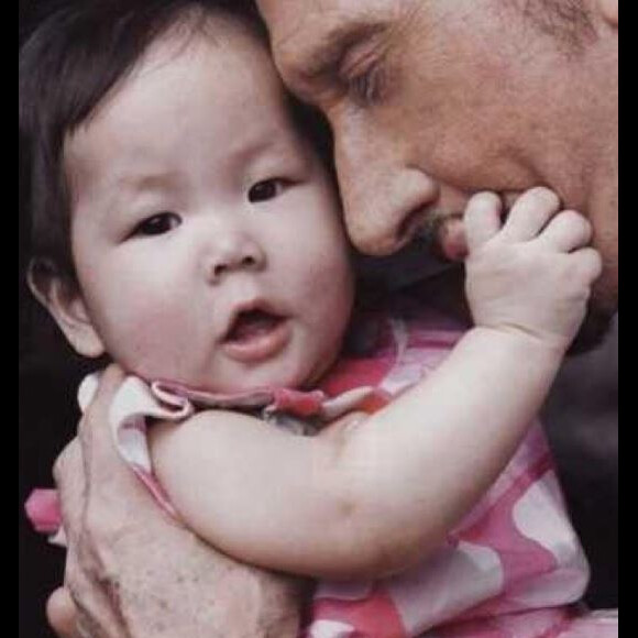 Johnny Hallyday fête le 8ème anniversaire de sa fille Joy sur Instagram, le 27 juillet 2016.