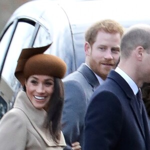 Exclusif - Meghan Markle et le prince Harry avec le prince William et la duchesse Catherine de Cambridge, enceinte, à la sortie de la messe de Noël en l'église Sainte-Marie-Madeleine à Sandringham, le 25 décembre 2017.