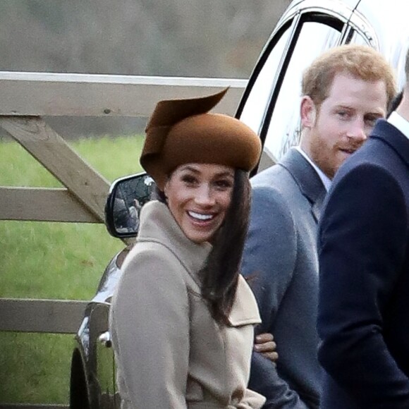 Exclusif - Meghan Markle et le prince Harry avec le prince William et la duchesse Catherine de Cambridge, enceinte, à la sortie de la messe de Noël en l'église Sainte-Marie-Madeleine à Sandringham, le 25 décembre 2017.