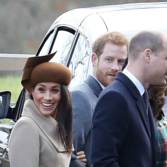 Exclusif - Meghan Markle et le prince Harry avec le prince William et la duchesse Catherine de Cambridge, enceinte, à la sortie de la messe de Noël en l'église Sainte-Marie-Madeleine à Sandringham, le 25 décembre 2017.