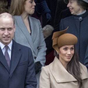 Kate Middleton, enceinte, le prince William, Meghan Markle et le prince Harry en ligne pour la révérence à la reine Elizabeth II au moment de son départ avec le duc d'Edimbourg suite à la messe de Noël en l'église Sainte-Marie-Madeleine le 25 décembre 2017 à Sandringham.