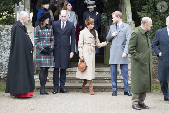 Les princesses Beatrice et Eugenie d'York, la princesse Anne, le prince William, la duchesse de Cambridge, enceinte, Meghan Markle et le prince Harry, le prince Philip, duc d'Edimbourg à la messe de Noël à l'église Sainte-Marie-Madeleine à Sandringham, le 25 décembre 2017.