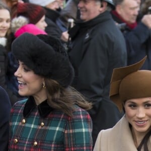 Meghan Markle et le prince Harry, fiancés, ont assisté à la messe de Noël à l'église Sainte-Marie-Madeleine à Sandringham, le 25 décembre 2017.