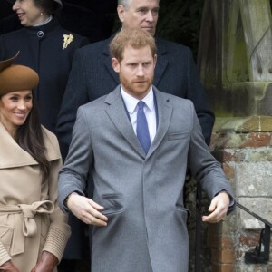 Kate Middleton, duchesse de Cambridge, le prince William, Meghan Markle et le prince Harry devant l'église Sainte-Marie-Madeleine le 25 décembre 2017 à Sandringham après la messe de Noël.