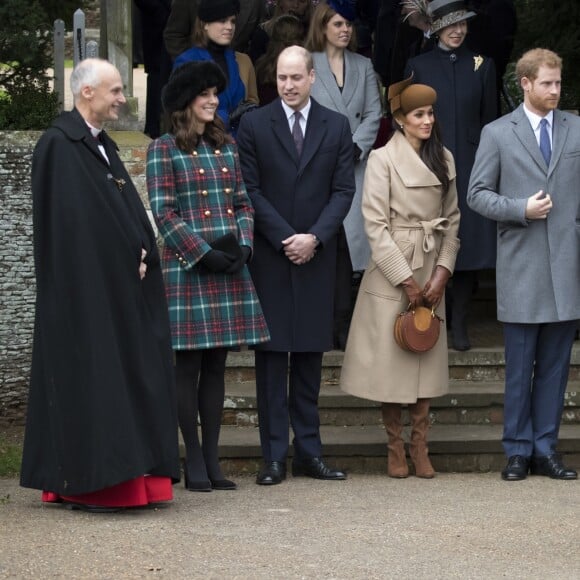 Kate Middleton, duchesse de Cambridge, le prince William, Meghan Markle et le prince Harry devant l'église Sainte-Marie-Madeleine le 25 décembre 2017 à Sandringham après la messe de Noël.