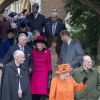 La reine Elizabeth II et la famille royale britannique au sortir de la messe de Noël à Sandringham le 25 décembre 2017
