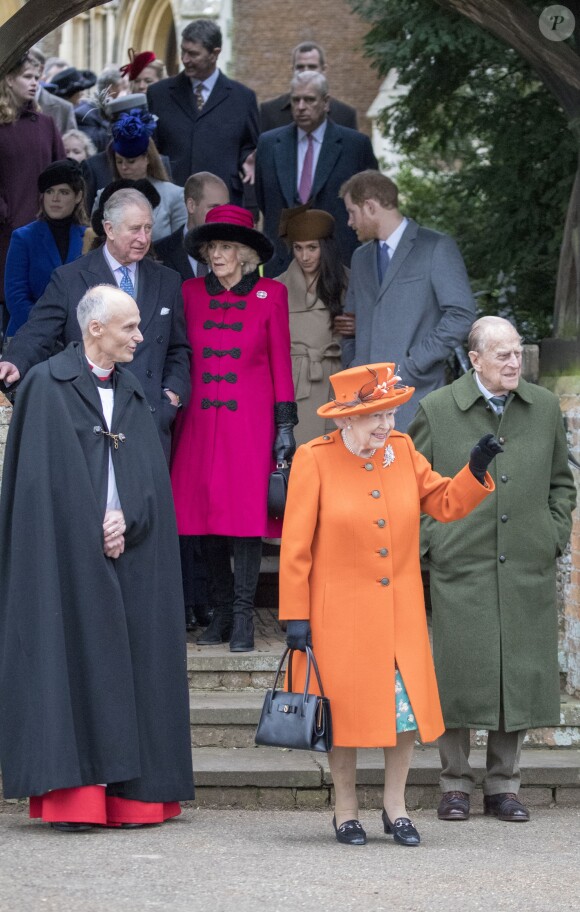 La reine Elizabeth II et la famille royale britannique au sortir de la messe de Noël à Sandringham le 25 décembre 2017