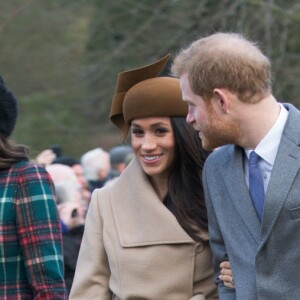 La duchesse Catherine de Cambridge et Meghan Markle, fiancée du prince Harry, se trouvaient côte à côte sur le chemin de l'église Sainte-Marie-Madeleine de Sandringham le 25 décembre 2017, où la famille royale britannique a assisté à une messe de Noël.